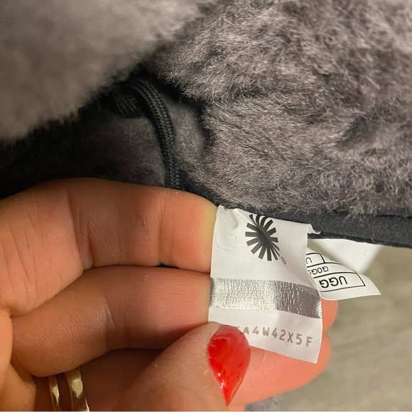 UGG | Adirondack III Tall Waterproof Snow Boots In Black NEW - Picture 4 of 12